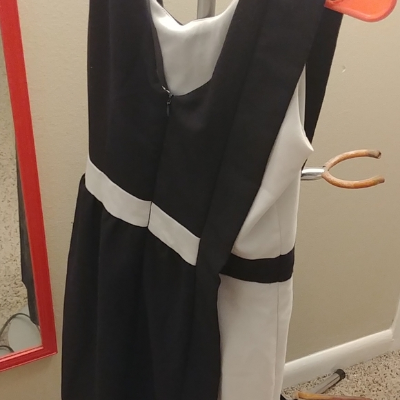 Black and white mod cocktail dress - Picture 3 of 3